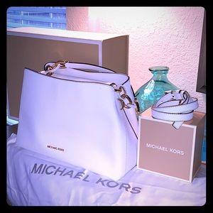 White beautiful like new